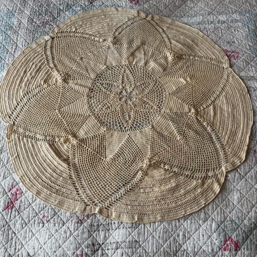 Vintage Handmade Round Crochet Lace Table Cover Cotton - Picture 5 of 9